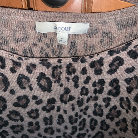 Sweater - Picture 2 of 3